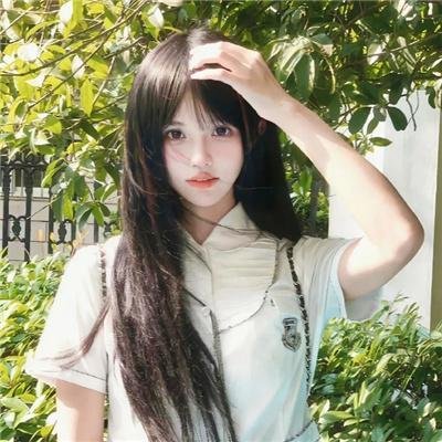 霓虹灯下的圣教士